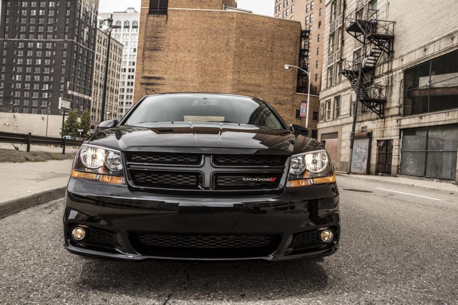  Dodge Avenger Blacktop Edition 2012 года  (фото 17 из 25)